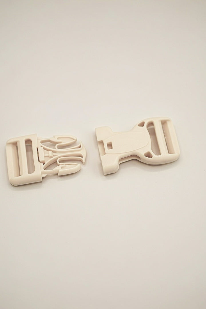 Hebilla con botón de seguridad 25mm beige