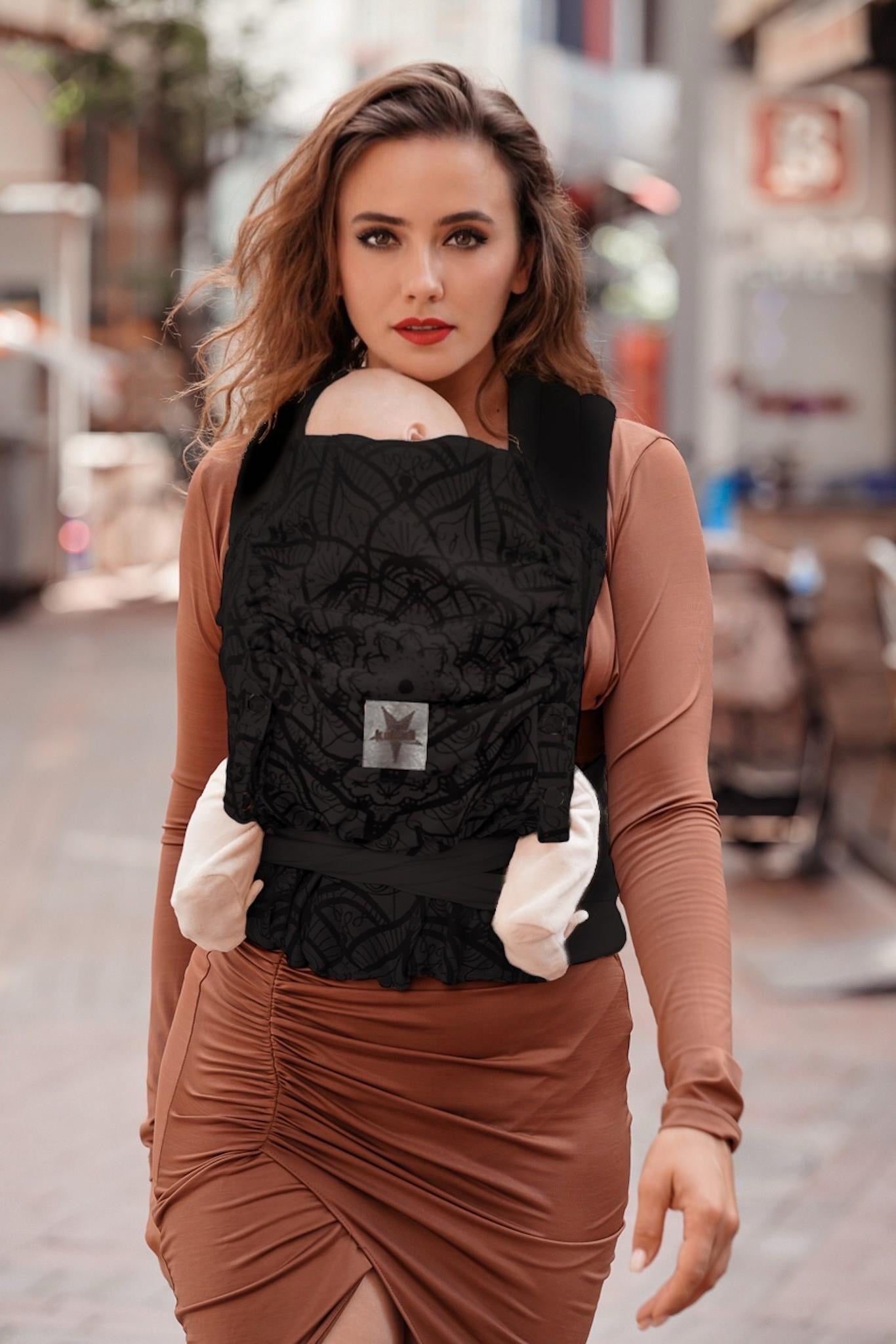 Portabebé TaiTai Lilenia belleza negra KOKADI