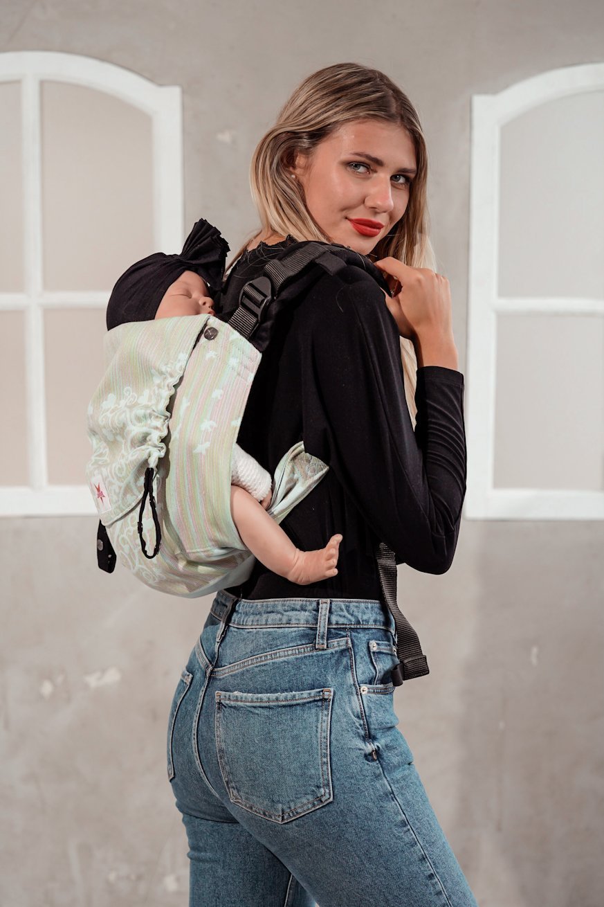 Portabebé Onbu Marlene en el país de las maravillas KOKADI