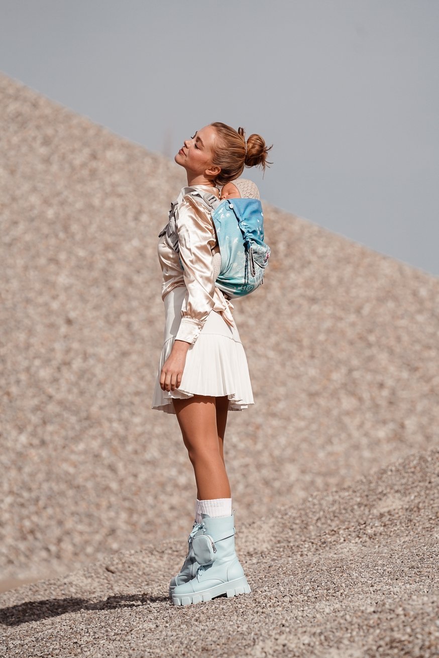 KOKADI Portabebé Onbu Max en el país de las maravillas