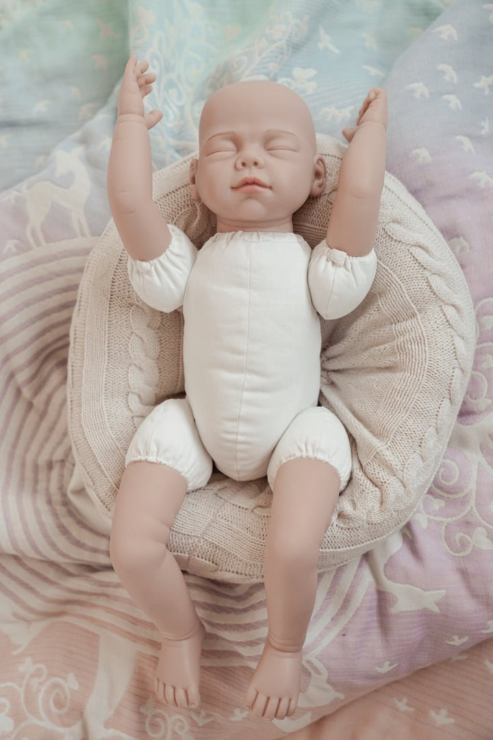 KOKADI llevando muñeca - KOKADI