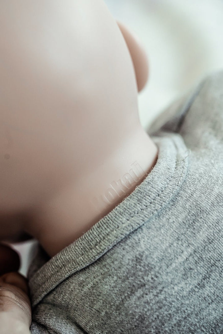 KOKADI llevando muñeca - KOKADI