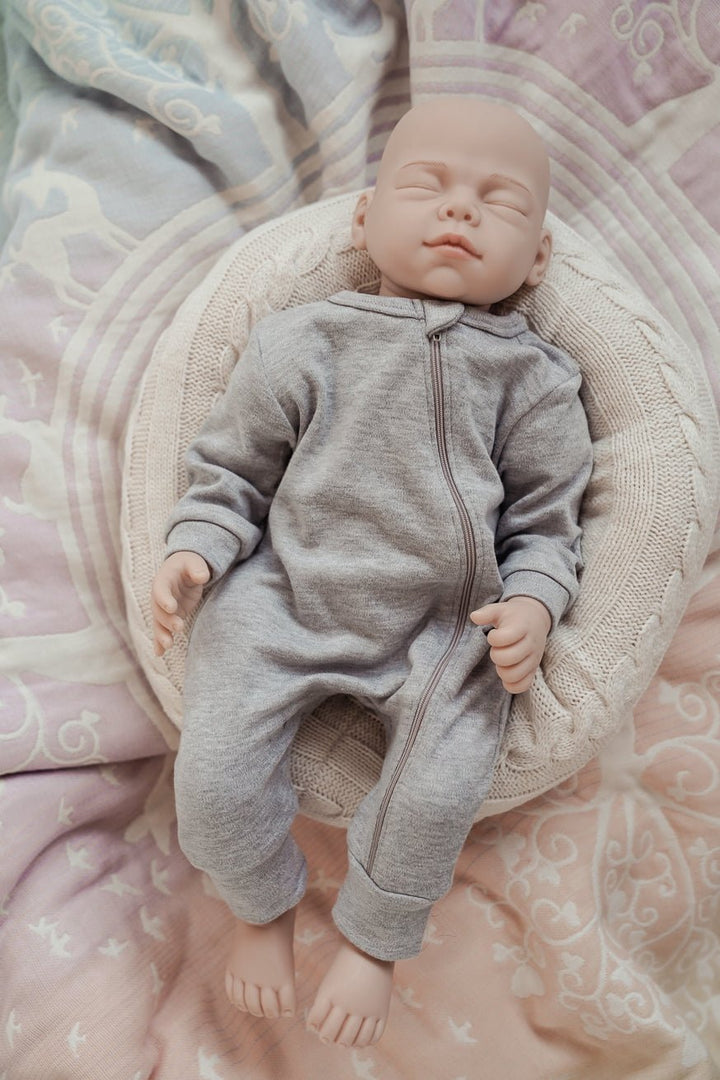 KOKADI llevando muñeca - KOKADI