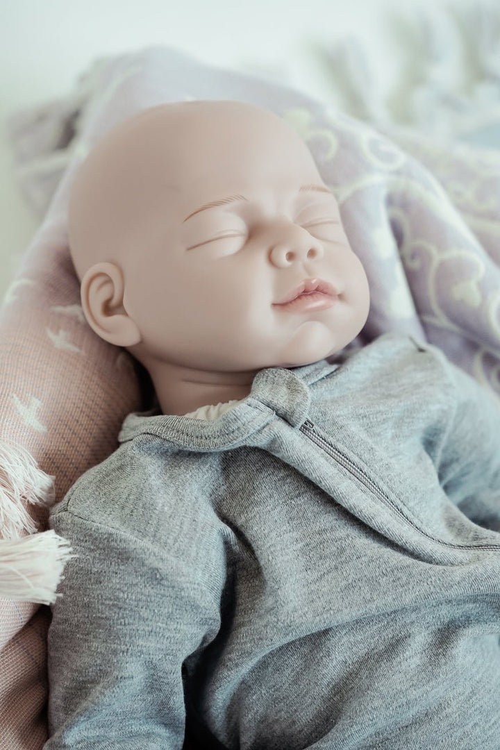 KOKADI llevando muñeca - KOKADI