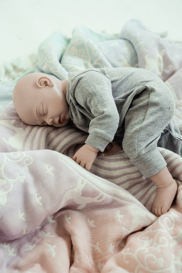 KOKADI llevando muñeca - KOKADI