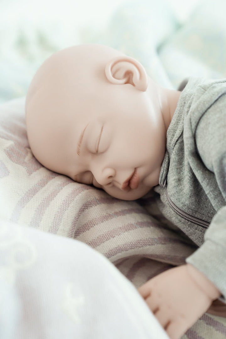 KOKADI llevando muñeca - KOKADI