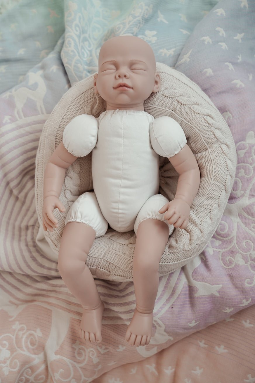 KOKADI llevando muñeca - KOKADI