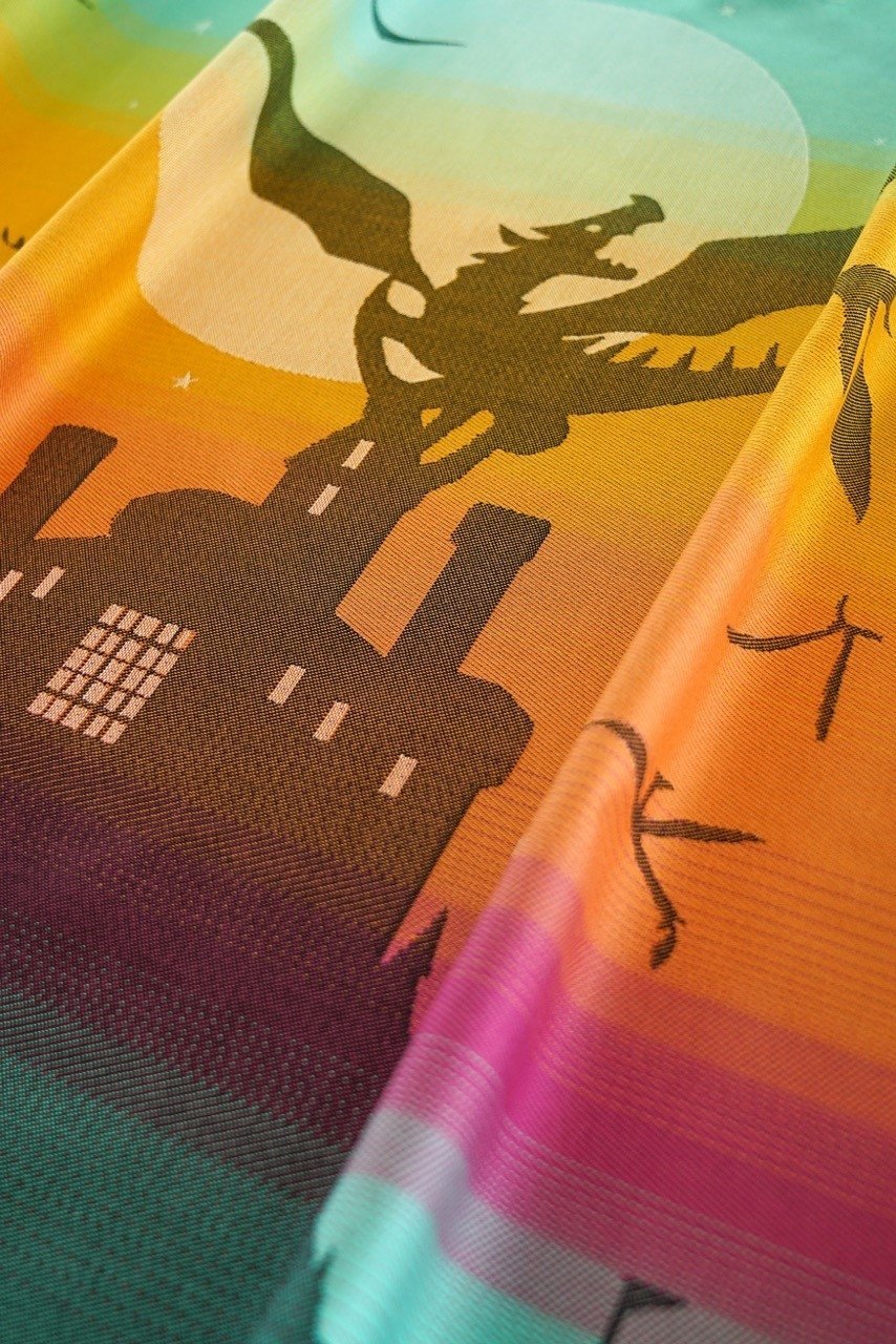 Fular portabebé El Castillo del Dragón de Emilia - KOKADI