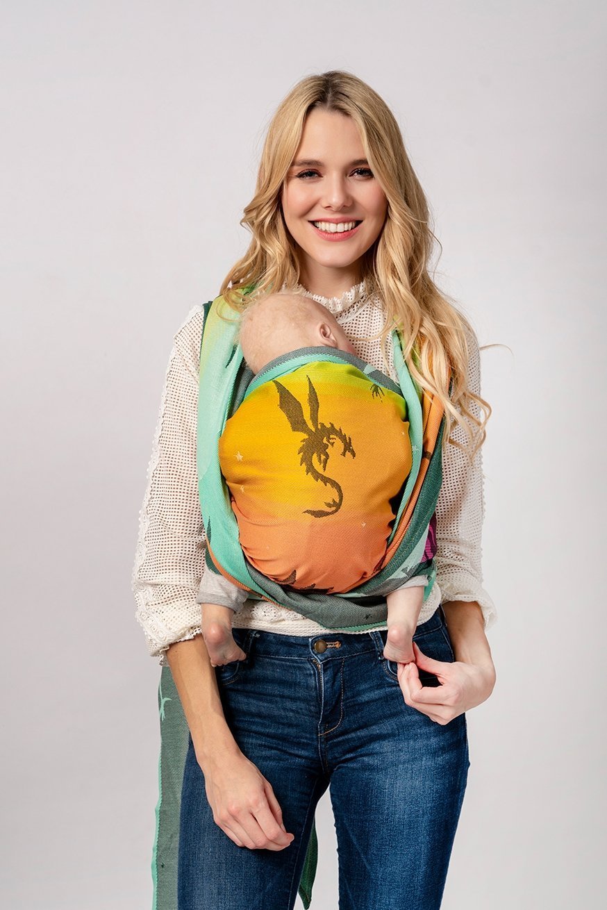 Fular portabebé El Castillo del Dragón de Emilia - KOKADI